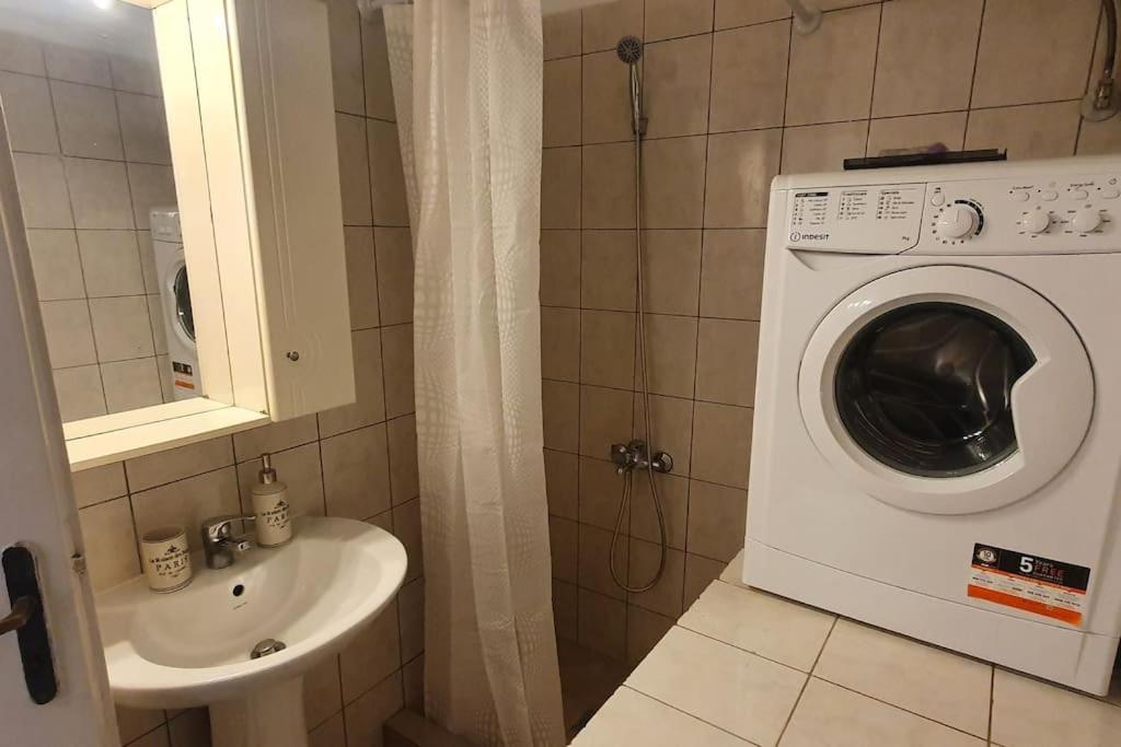 Spacious Beauty In Athens, 55M2, Metro 7' Exterior photo